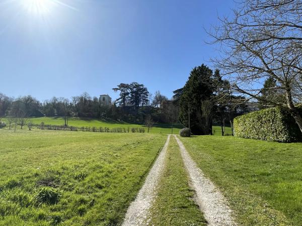 Maison en pierre magnifiquement rénovée près d'un village