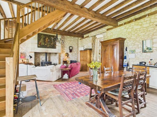 Maison en pierre magnifiquement rénovée près d'un village