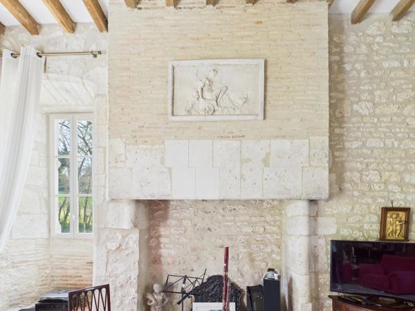 Maison en pierre magnifiquement rénovée près d'un village