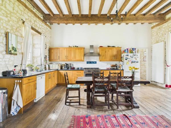 Maison en pierre magnifiquement rénovée près d'un village