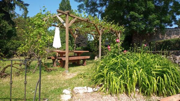 Charmante maison de caractère avec potentiel locatif à Charroux