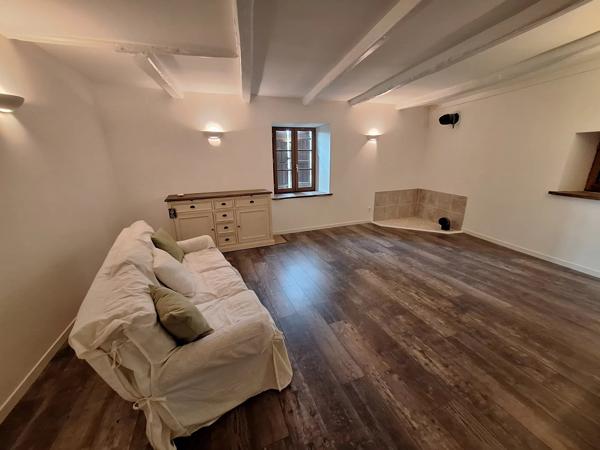 Charmante maison de caractère avec potentiel locatif à Charroux