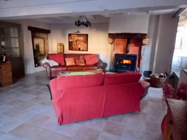 Charmante maison de caractère avec potentiel locatif à Charroux