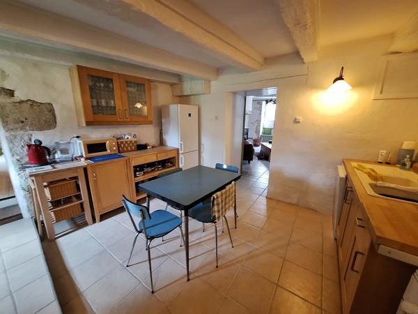 Charmante maison de caractère avec potentiel locatif à Charroux