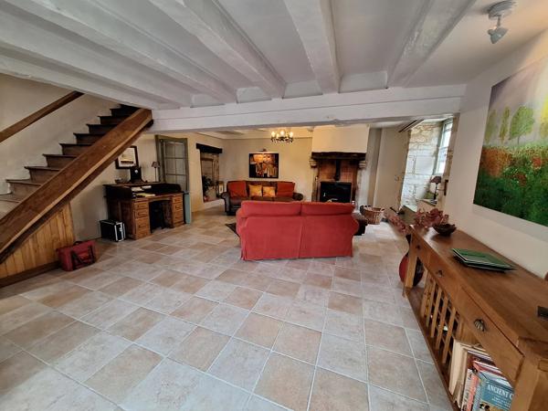 Charmante maison de caractère avec potentiel locatif à Charroux