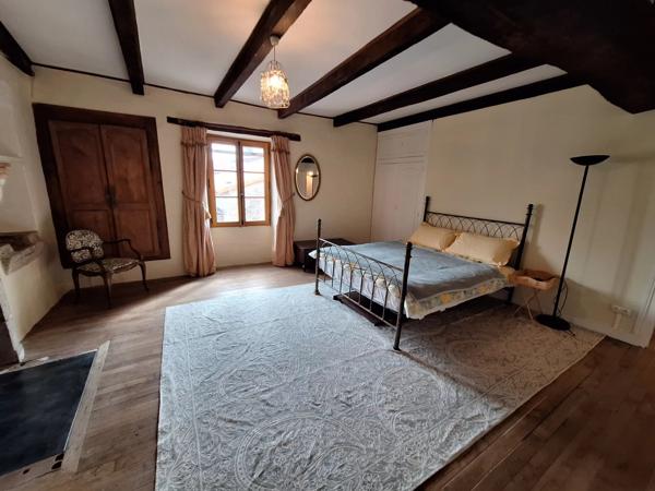 Charmante maison de caractère avec potentiel locatif à Charroux