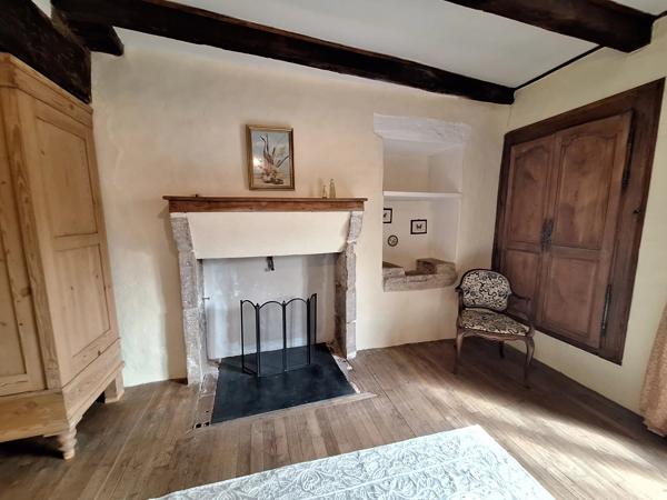 Charmante maison de caractère avec potentiel locatif à Charroux