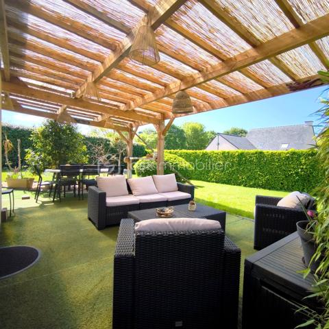 ✨ Belle maison familiale de 147 m² au calme – Tout à pied à Luitré !
​Découvrez cette agréable maison, située dans un lotissement de Luitré. lumineuse, spacieuse et très fonctionnelle, elle offre le cadre de vie idéal pour une famille en quête de tranquillité, sans pour autant s'isoler.
​Le grand point fort ? Une vraie vie de village à portée de main !
​🏡 Un intérieur spacieux et très bien pensé
​Au rez-de-chaussée :
​La pièce coup de cœur : Un superbe espace de vie de 55 m² avec cuisine équipée ouverte sur le séjour/salon, baigné de lumière et idéal pour recevoir.
​Le confort du plain-pied : Une chambre, une salle d'eau, un WC séparé et une buanderie pratique.
​À l'étage :
​L'espace nuit comprend 4 chambres spacieuses et une grande salle de bain (avec douche ET baignoire).
​Le bonus évolutif : Un grenier déjà isolé, chauffé et aménagé, parfait pour un bureau, une salle de jeux ou une 6ème chambre possible.
​🛠️ Les prestations et extérieurs
​Côté confort : Chauffage électrique au sol au rez-de-chaussée (très agréable au quotidien), rayonnant à l'étage et fenêtres double vitrage alu/PVC.
​Côté pratique : Un grand garage double pour abriter potentiellement deux véhicules et un grand parking en enrobé pouvant accueillir camping car et véhicules supplémentaires. 
​Côté jardin : Un terrain de 790 m² avec deux terrasses pour suivre le soleil : une exposée Est pour le petit-déjeuner, et une exposée Sud avec une jolie pergola en bois pour les repas d'été.
​📍 Le privilège des services de proximité à Luitré
​Vivre ici, c'est s'offrir le confort d'avoir tous les commerces et professionnels de santé à quelques minutes seulement :
​Pour le quotidien : Une boulangerie, une boucherie, une supérette, un coiffeur et un bar/presse/jeux très convivial.
​Pour la santé : Un environnement rassurant avec médecin, infirmière, ostéopathe et pharmacie sur place.
​Pour la voiture : Une station-service et une station de lavage à disposition dans la commune.
​📝 En résumé : Une maison chaleureuse, économique et très bien entretenue, dans une commune dynamique où l'on peut tout faire à pied. Une opportunité rare sur le secteur !
​Disponible pour les visites. Contactez-moi pour planifier