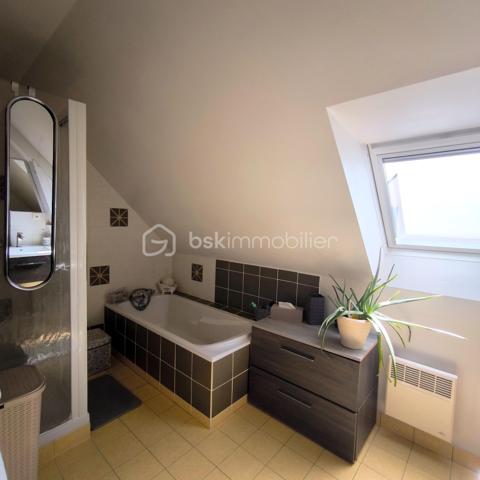 ✨ Belle maison familiale de 147 m² au calme – Tout à pied à Luitré !
​Découvrez cette agréable maison, située dans un lotissement de Luitré. lumineuse, spacieuse et très fonctionnelle, elle offre le cadre de vie idéal pour une famille en quête de tranquillité, sans pour autant s'isoler.
​Le grand point fort ? Une vraie vie de village à portée de main !
​🏡 Un intérieur spacieux et très bien pensé
​Au rez-de-chaussée :
​La pièce coup de cœur : Un superbe espace de vie de 55 m² avec cuisine équipée ouverte sur le séjour/salon, baigné de lumière et idéal pour recevoir.
​Le confort du plain-pied : Une chambre, une salle d'eau, un WC séparé et une buanderie pratique.
​À l'étage :
​L'espace nuit comprend 4 chambres spacieuses et une grande salle de bain (avec douche ET baignoire).
​Le bonus évolutif : Un grenier déjà isolé, chauffé et aménagé, parfait pour un bureau, une salle de jeux ou une 6ème chambre possible.
​🛠️ Les prestations et extérieurs
​Côté confort : Chauffage électrique au sol au rez-de-chaussée (très agréable au quotidien), rayonnant à l'étage et fenêtres double vitrage alu/PVC.
​Côté pratique : Un grand garage double pour abriter potentiellement deux véhicules et un grand parking en enrobé pouvant accueillir camping car et véhicules supplémentaires. 
​Côté jardin : Un terrain de 790 m² avec deux terrasses pour suivre le soleil : une exposée Est pour le petit-déjeuner, et une exposée Sud avec une jolie pergola en bois pour les repas d'été.
​📍 Le privilège des services de proximité à Luitré
​Vivre ici, c'est s'offrir le confort d'avoir tous les commerces et professionnels de santé à quelques minutes seulement :
​Pour le quotidien : Une boulangerie, une boucherie, une supérette, un coiffeur et un bar/presse/jeux très convivial.
​Pour la santé : Un environnement rassurant avec médecin, infirmière, ostéopathe et pharmacie sur place.
​Pour la voiture : Une station-service et une station de lavage à disposition dans la commune.
​📝 En résumé : Une maison chaleureuse, économique et très bien entretenue, dans une commune dynamique où l'on peut tout faire à pied. Une opportunité rare sur le secteur !
​Disponible pour les visites. Contactez-moi pour planifier