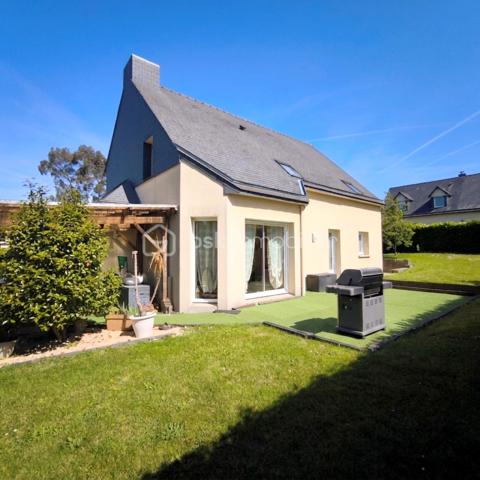 ✨ Belle maison familiale de 147 m² au calme – Tout à pied à Luitré !
​Découvrez cette agréable maison, située dans un lotissement de Luitré. lumineuse, spacieuse et très fonctionnelle, elle offre le cadre de vie idéal pour une famille en quête de tranquillité, sans pour autant s'isoler.
​Le grand point fort ? Une vraie vie de village à portée de main !
​🏡 Un intérieur spacieux et très bien pensé
​Au rez-de-chaussée :
​La pièce coup de cœur : Un superbe espace de vie de 55 m² avec cuisine équipée ouverte sur le séjour/salon, baigné de lumière et idéal pour recevoir.
​Le confort du plain-pied : Une chambre, une salle d'eau, un WC séparé et une buanderie pratique.
​À l'étage :
​L'espace nuit comprend 4 chambres spacieuses et une grande salle de bain (avec douche ET baignoire).
​Le bonus évolutif : Un grenier déjà isolé, chauffé et aménagé, parfait pour un bureau, une salle de jeux ou une 6ème chambre possible.
​🛠️ Les prestations et extérieurs
​Côté confort : Chauffage électrique au sol au rez-de-chaussée (très agréable au quotidien), rayonnant à l'étage et fenêtres double vitrage alu/PVC.
​Côté pratique : Un grand garage double pour abriter potentiellement deux véhicules et un grand parking en enrobé pouvant accueillir camping car et véhicules supplémentaires. 
​Côté jardin : Un terrain de 790 m² avec deux terrasses pour suivre le soleil : une exposée Est pour le petit-déjeuner, et une exposée Sud avec une jolie pergola en bois pour les repas d'été.
​📍 Le privilège des services de proximité à Luitré
​Vivre ici, c'est s'offrir le confort d'avoir tous les commerces et professionnels de santé à quelques minutes seulement :
​Pour le quotidien : Une boulangerie, une boucherie, une supérette, un coiffeur et un bar/presse/jeux très convivial.
​Pour la santé : Un environnement rassurant avec médecin, infirmière, ostéopathe et pharmacie sur place.
​Pour la voiture : Une station-service et une station de lavage à disposition dans la commune.
​📝 En résumé : Une maison chaleureuse, économique et très bien entretenue, dans une commune dynamique où l'on peut tout faire à pied. Une opportunité rare sur le secteur !
​Disponible pour les visites. Contactez-moi pour planifier