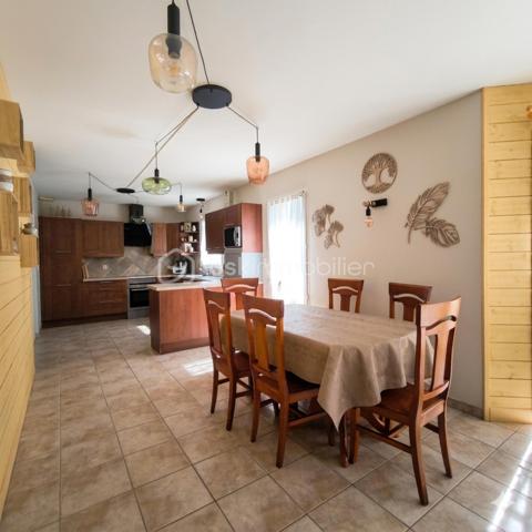 ✨ Belle maison familiale de 147 m² au calme – Tout à pied à Luitré !
​Découvrez cette agréable maison, située dans un lotissement de Luitré. lumineuse, spacieuse et très fonctionnelle, elle offre le cadre de vie idéal pour une famille en quête de tranquillité, sans pour autant s'isoler.
​Le grand point fort ? Une vraie vie de village à portée de main !
​🏡 Un intérieur spacieux et très bien pensé
​Au rez-de-chaussée :
​La pièce coup de cœur : Un superbe espace de vie de 55 m² avec cuisine équipée ouverte sur le séjour/salon, baigné de lumière et idéal pour recevoir.
​Le confort du plain-pied : Une chambre, une salle d'eau, un WC séparé et une buanderie pratique.
​À l'étage :
​L'espace nuit comprend 4 chambres spacieuses et une grande salle de bain (avec douche ET baignoire).
​Le bonus évolutif : Un grenier déjà isolé, chauffé et aménagé, parfait pour un bureau, une salle de jeux ou une 6ème chambre possible.
​🛠️ Les prestations et extérieurs
​Côté confort : Chauffage électrique au sol au rez-de-chaussée (très agréable au quotidien), rayonnant à l'étage et fenêtres double vitrage alu/PVC.
​Côté pratique : Un grand garage double pour abriter potentiellement deux véhicules et un grand parking en enrobé pouvant accueillir camping car et véhicules supplémentaires. 
​Côté jardin : Un terrain de 790 m² avec deux terrasses pour suivre le soleil : une exposée Est pour le petit-déjeuner, et une exposée Sud avec une jolie pergola en bois pour les repas d'été.
​📍 Le privilège des services de proximité à Luitré
​Vivre ici, c'est s'offrir le confort d'avoir tous les commerces et professionnels de santé à quelques minutes seulement :
​Pour le quotidien : Une boulangerie, une boucherie, une supérette, un coiffeur et un bar/presse/jeux très convivial.
​Pour la santé : Un environnement rassurant avec médecin, infirmière, ostéopathe et pharmacie sur place.
​Pour la voiture : Une station-service et une station de lavage à disposition dans la commune.
​📝 En résumé : Une maison chaleureuse, économique et très bien entretenue, dans une commune dynamique où l'on peut tout faire à pied. Une opportunité rare sur le secteur !
​Disponible pour les visites. Contactez-moi pour planifier