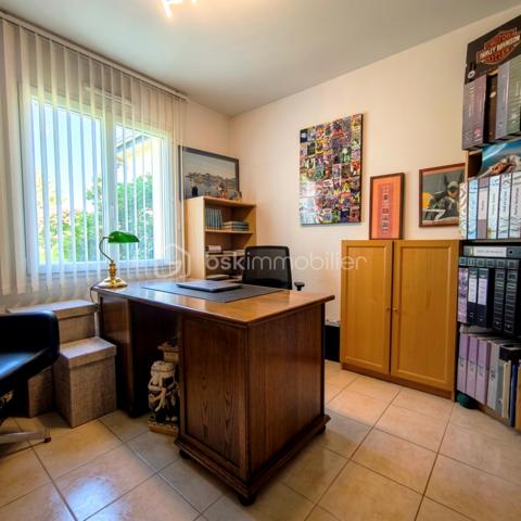 ✨ Belle maison familiale de 147 m² au calme – Tout à pied à Luitré !
​Découvrez cette agréable maison, située dans un lotissement de Luitré. lumineuse, spacieuse et très fonctionnelle, elle offre le cadre de vie idéal pour une famille en quête de tranquillité, sans pour autant s'isoler.
​Le grand point fort ? Une vraie vie de village à portée de main !
​🏡 Un intérieur spacieux et très bien pensé
​Au rez-de-chaussée :
​La pièce coup de cœur : Un superbe espace de vie de 55 m² avec cuisine équipée ouverte sur le séjour/salon, baigné de lumière et idéal pour recevoir.
​Le confort du plain-pied : Une chambre, une salle d'eau, un WC séparé et une buanderie pratique.
​À l'étage :
​L'espace nuit comprend 4 chambres spacieuses et une grande salle de bain (avec douche ET baignoire).
​Le bonus évolutif : Un grenier déjà isolé, chauffé et aménagé, parfait pour un bureau, une salle de jeux ou une 6ème chambre possible.
​🛠️ Les prestations et extérieurs
​Côté confort : Chauffage électrique au sol au rez-de-chaussée (très agréable au quotidien), rayonnant à l'étage et fenêtres double vitrage alu/PVC.
​Côté pratique : Un grand garage double pour abriter potentiellement deux véhicules et un grand parking en enrobé pouvant accueillir camping car et véhicules supplémentaires. 
​Côté jardin : Un terrain de 790 m² avec deux terrasses pour suivre le soleil : une exposée Est pour le petit-déjeuner, et une exposée Sud avec une jolie pergola en bois pour les repas d'été.
​📍 Le privilège des services de proximité à Luitré
​Vivre ici, c'est s'offrir le confort d'avoir tous les commerces et professionnels de santé à quelques minutes seulement :
​Pour le quotidien : Une boulangerie, une boucherie, une supérette, un coiffeur et un bar/presse/jeux très convivial.
​Pour la santé : Un environnement rassurant avec médecin, infirmière, ostéopathe et pharmacie sur place.
​Pour la voiture : Une station-service et une station de lavage à disposition dans la commune.
​📝 En résumé : Une maison chaleureuse, économique et très bien entretenue, dans une commune dynamique où l'on peut tout faire à pied. Une opportunité rare sur le secteur !
​Disponible pour les visites. Contactez-moi pour planifier