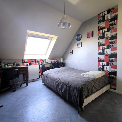✨ Belle maison familiale de 147 m² au calme – Tout à pied à Luitré !
​Découvrez cette agréable maison, située dans un lotissement de Luitré. lumineuse, spacieuse et très fonctionnelle, elle offre le cadre de vie idéal pour une famille en quête de tranquillité, sans pour autant s'isoler.
​Le grand point fort ? Une vraie vie de village à portée de main !
​🏡 Un intérieur spacieux et très bien pensé
​Au rez-de-chaussée :
​La pièce coup de cœur : Un superbe espace de vie de 55 m² avec cuisine équipée ouverte sur le séjour/salon, baigné de lumière et idéal pour recevoir.
​Le confort du plain-pied : Une chambre, une salle d'eau, un WC séparé et une buanderie pratique.
​À l'étage :
​L'espace nuit comprend 4 chambres spacieuses et une grande salle de bain (avec douche ET baignoire).
​Le bonus évolutif : Un grenier déjà isolé, chauffé et aménagé, parfait pour un bureau, une salle de jeux ou une 6ème chambre possible.
​🛠️ Les prestations et extérieurs
​Côté confort : Chauffage électrique au sol au rez-de-chaussée (très agréable au quotidien), rayonnant à l'étage et fenêtres double vitrage alu/PVC.
​Côté pratique : Un grand garage double pour abriter potentiellement deux véhicules et un grand parking en enrobé pouvant accueillir camping car et véhicules supplémentaires. 
​Côté jardin : Un terrain de 790 m² avec deux terrasses pour suivre le soleil : une exposée Est pour le petit-déjeuner, et une exposée Sud avec une jolie pergola en bois pour les repas d'été.
​📍 Le privilège des services de proximité à Luitré
​Vivre ici, c'est s'offrir le confort d'avoir tous les commerces et professionnels de santé à quelques minutes seulement :
​Pour le quotidien : Une boulangerie, une boucherie, une supérette, un coiffeur et un bar/presse/jeux très convivial.
​Pour la santé : Un environnement rassurant avec médecin, infirmière, ostéopathe et pharmacie sur place.
​Pour la voiture : Une station-service et une station de lavage à disposition dans la commune.
​📝 En résumé : Une maison chaleureuse, économique et très bien entretenue, dans une commune dynamique où l'on peut tout faire à pied. Une opportunité rare sur le secteur !
​Disponible pour les visites. Contactez-moi pour planifier