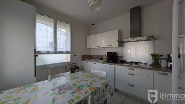 Maison 4 faces, 5 chambres et jardin