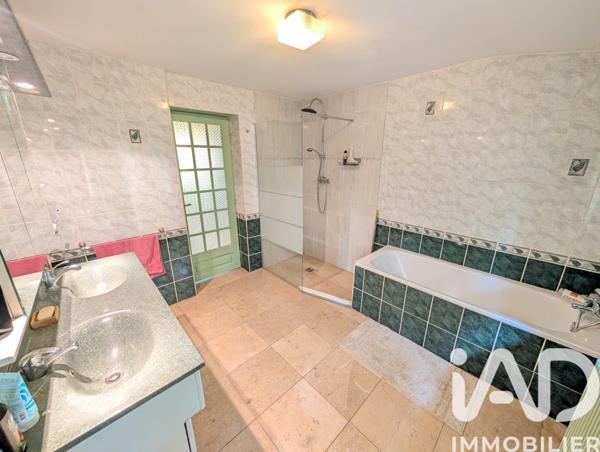 Maison à vendre 9 pièces 235 m² Queaux