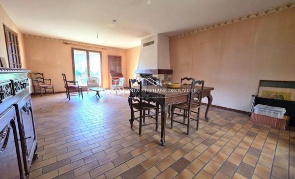 PROCHE MAINTENON - AGREABLE MAISON de 124 m2, 3 CHAMBRES