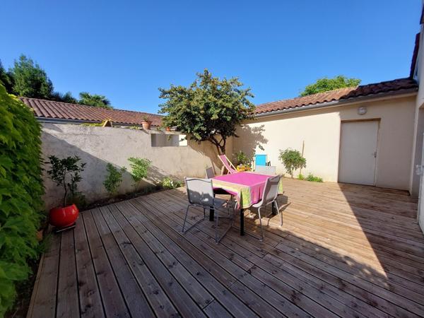 Angoulême maison de 260 m² avec terrasse et 2 garages