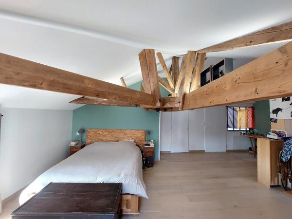 Angoulême maison de 260 m² avec terrasse et 2 garages