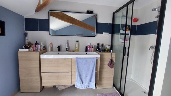 Angoulême maison de 260 m² avec terrasse et 2 garages