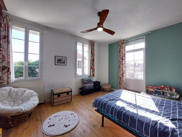 Angoulême maison de 260 m² avec terrasse et 2 garages