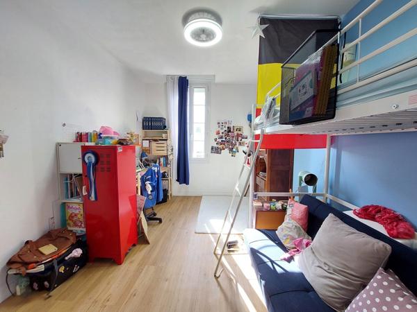 Angoulême maison de 260 m² avec terrasse et 2 garages
