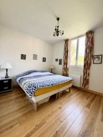 Maison à vendre à Lacanau Ville avec 4 chambres et terrain arboré proche commerces