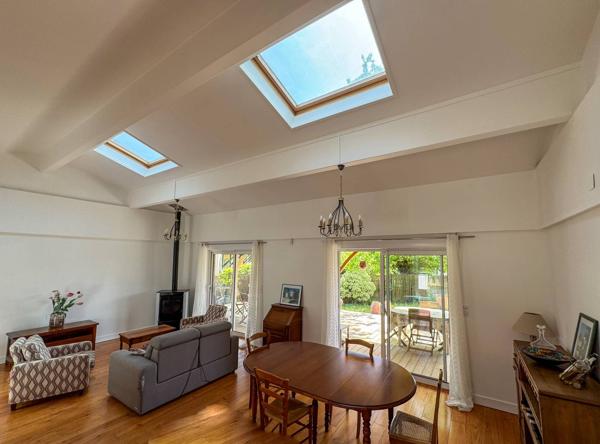 Maison à vendre à Lacanau Ville avec 4 chambres et terrain arboré proche commerces