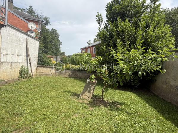 Dans un environnement proche de toutes commodités, cette maison semi mitoyenne est idéale pour une jeune famille avec ses 3 chambres et son extérieur.


La maison se compose au rez-de-chaussée d'une entrée avec placards, d'une pièce de vie de 21m2 avec un insert, d'une cuisine ouverte sur véranda et de toilettes indépendants.
A l'étage, le palier dessert trois chambres et une salle de bain.
A l'extérieur, deux terrasses et un joli jardin vous permettrons de profiter des beaux jours.
Pour compléter ce bien, un sous sol compartimenté et un GRAND GARAGE de 24m2 avec porte motorisée.

Idéale pour des primo accédants, cette maison nécessite des travaux de rafraichissement (chauffage au gaz, ballon d'eau chaude de 2024...).

CONTACTEZ-MOI POUR UNE VISITE