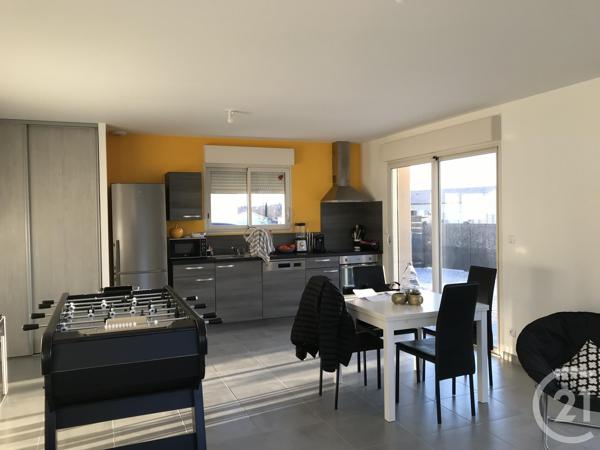 Maison à vendre  4 pièces - 90,26 m 2   FLEAC  - 16