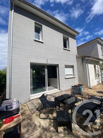 Maison à vendre  4 pièces - 90,26 m 2   FLEAC  - 16