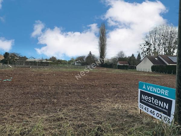 Agréable terrain constructible d'environ 2404 m² à vendre à VAAS (72500)