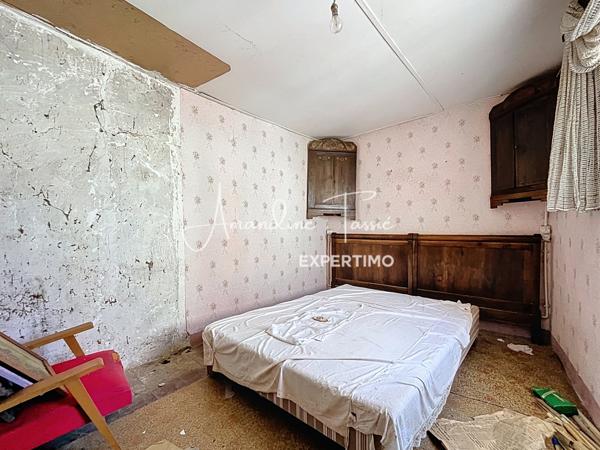 La Bastide-Pradines (12490) Maison de village à rénover et son garage avec jardin