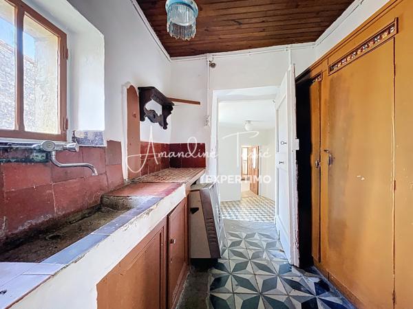 La Bastide-Pradines (12490) Maison de village à rénover et son garage avec jardin