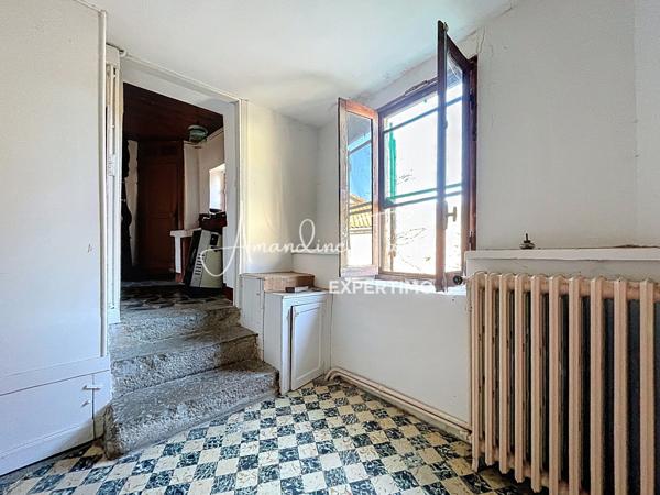 La Bastide-Pradines (12490) Maison de village à rénover et son garage avec jardin