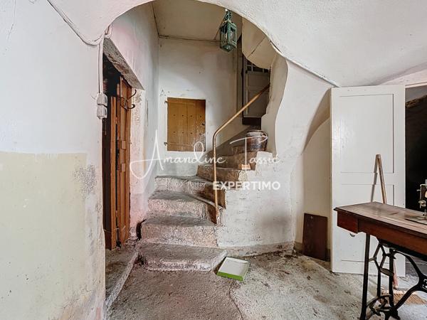 La Bastide-Pradines (12490) Maison de village à rénover et son garage avec jardin