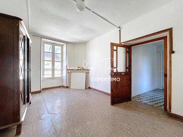 La Bastide-Pradines (12490) Maison de village à rénover et son garage avec jardin