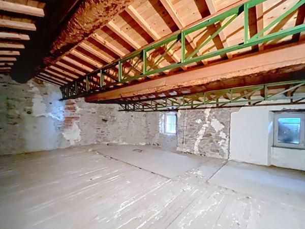 Immeuble de 460m² en R+2 avec terrasse