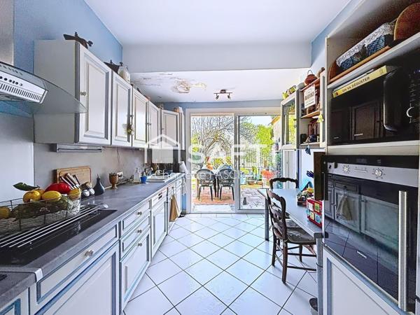 Maison à rénover avec grand terrain et potentiel