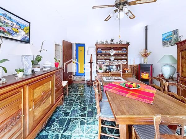 Maison à rénover avec grand terrain et potentiel