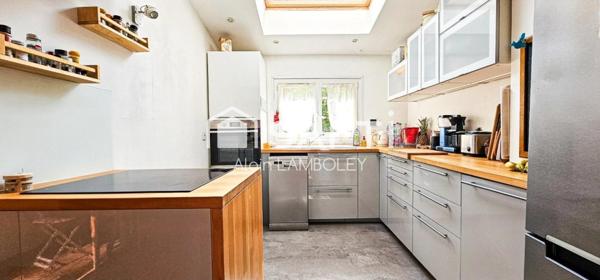 Maison de village avec jardinet, au calme