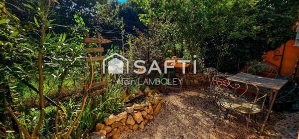 Maison de village avec jardinet, au calme