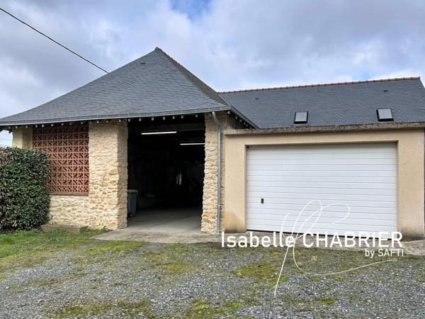 LONGERE AVEC PISCINE ET DEPENDANCES SUR 9300M2