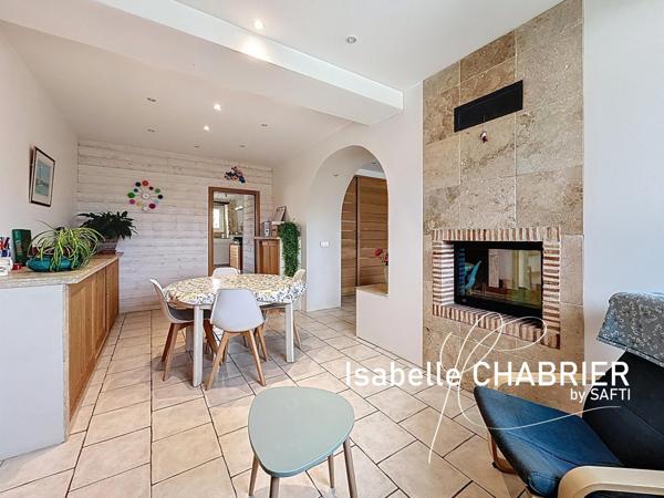 LONGERE AVEC PISCINE ET DEPENDANCES SUR 9300M2