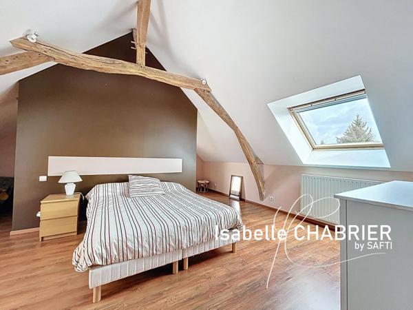 LONGERE AVEC PISCINE ET DEPENDANCES SUR 9300M2