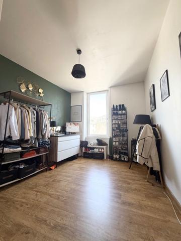 Appartement 4 pièces de 100 m² en plein centre-ville Landerneau
