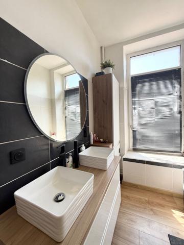 Appartement 4 pièces de 100 m² en plein centre-ville Landerneau