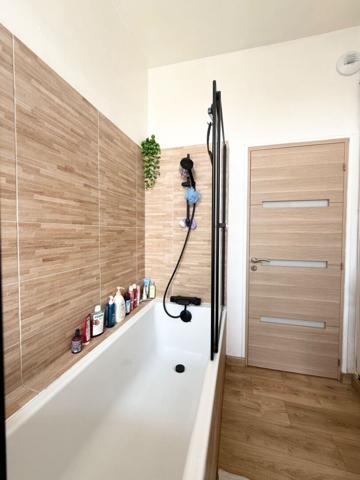 Appartement 4 pièces de 100 m² en plein centre-ville Landerneau