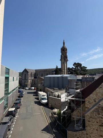 Appartement 4 pièces de 100 m² en plein centre-ville Landerneau