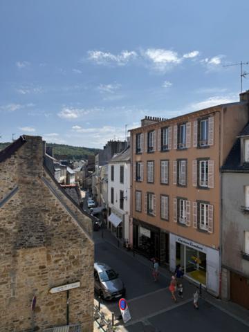 Appartement 4 pièces de 100 m² en plein centre-ville Landerneau