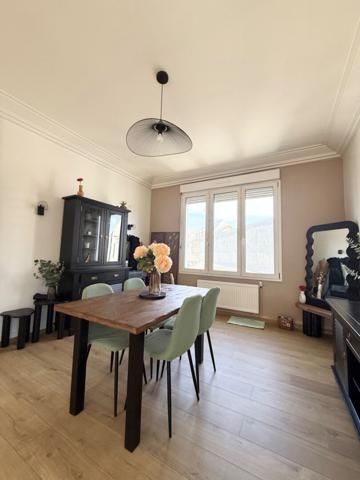 Appartement 4 pièces de 100 m² en plein centre-ville Landerneau